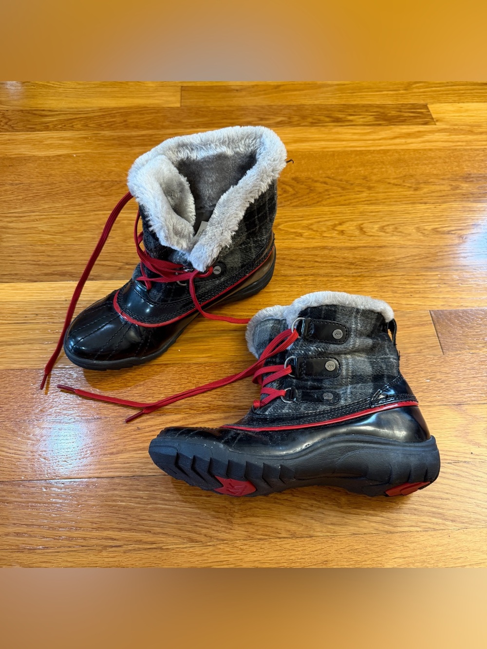 Anne Klein Sport Gailla Snow Boots Gray Plaid/Tartan Pattern Red Laces - Size 6